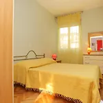 Apartments By The Sea Trogir - 9667 Apartman