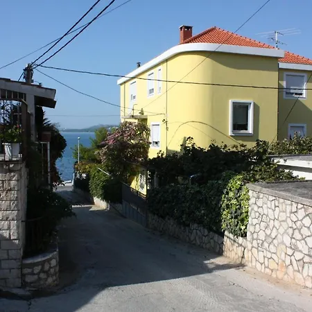 Apartments By The Sea Trogir - 9667 Apartman Trogir