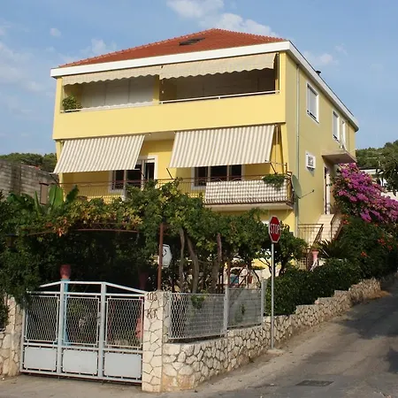 Apartment Apartments By The Sea Trogir - 9667 Trogir